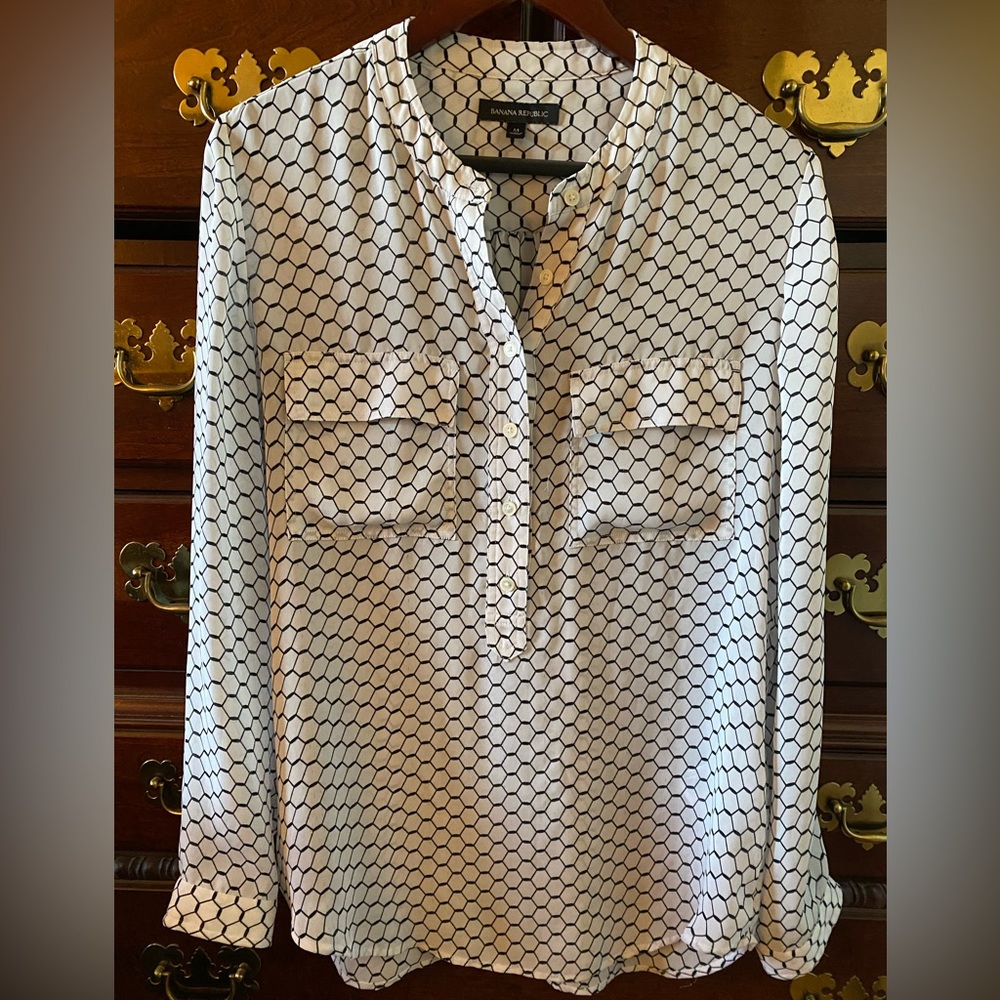 Banana Republic ladies blouse size medium